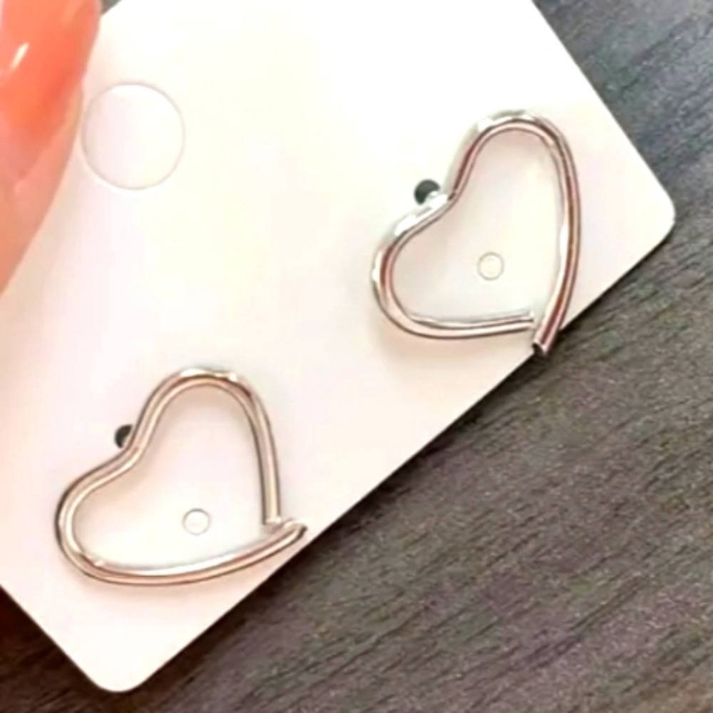 Heart CUTOUT stud earrings